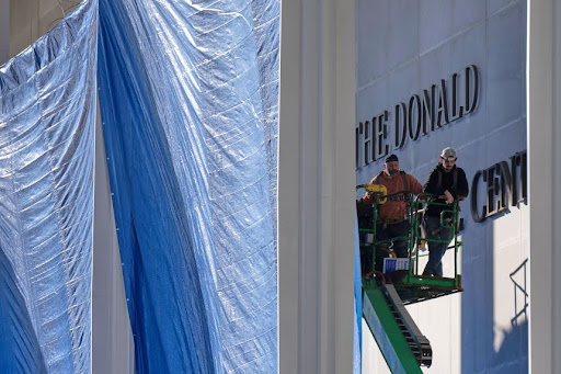 Live construction at the Kennedy Center to add Trump’s name, (Mark Schiefelbein, AP)